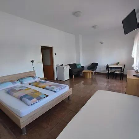 Guest house & Linda & Mario 3*